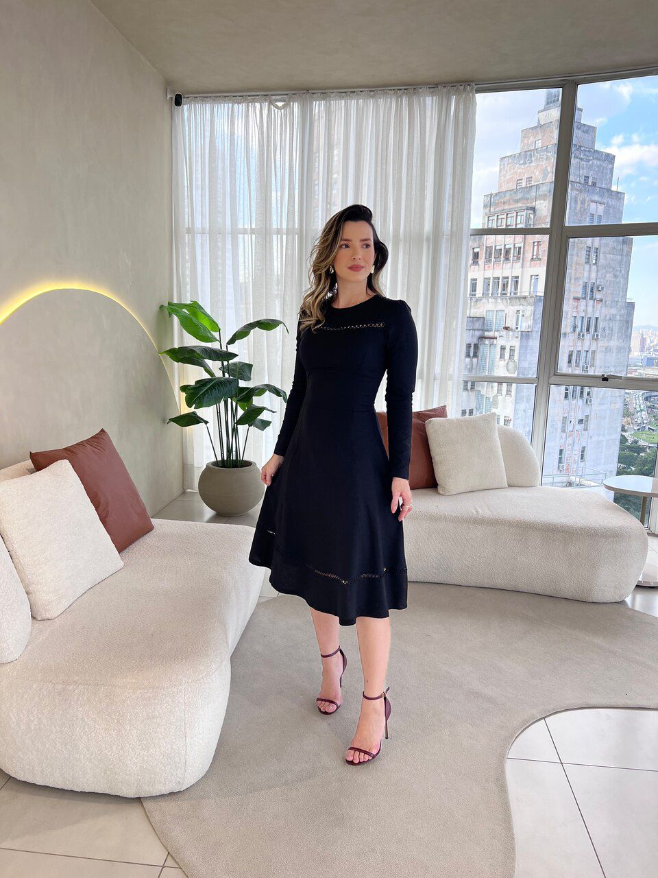 Vestido em Linho c/ guipir no decote - Expressão