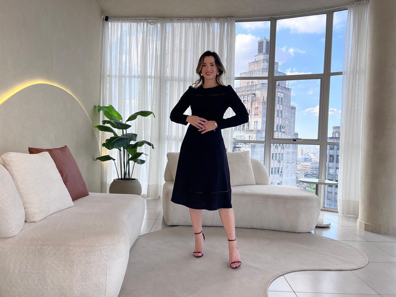 Vestido em Linho c/ guipir no decote - Expressão - Imagem 6