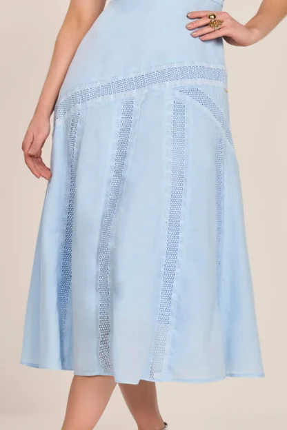 Vestido Azul Delavê Tule Bordado E Manga Com Babado Evasê Midi - Fascinius - Imagem 4