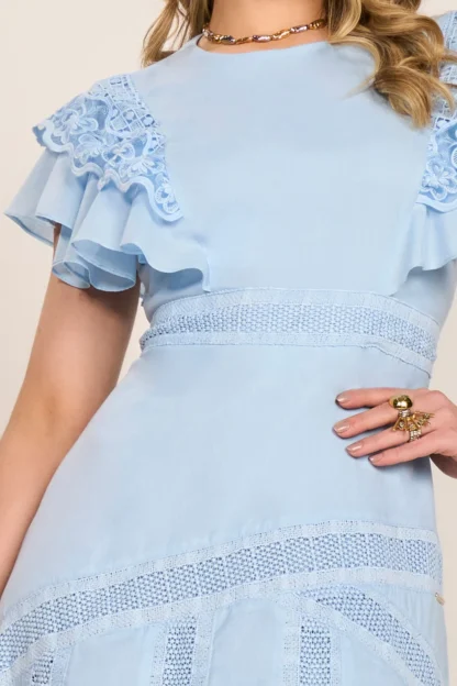 Vestido Azul Delavê Tule Bordado E Manga Com Babado Evasê Midi - Fascinius - Imagem 3