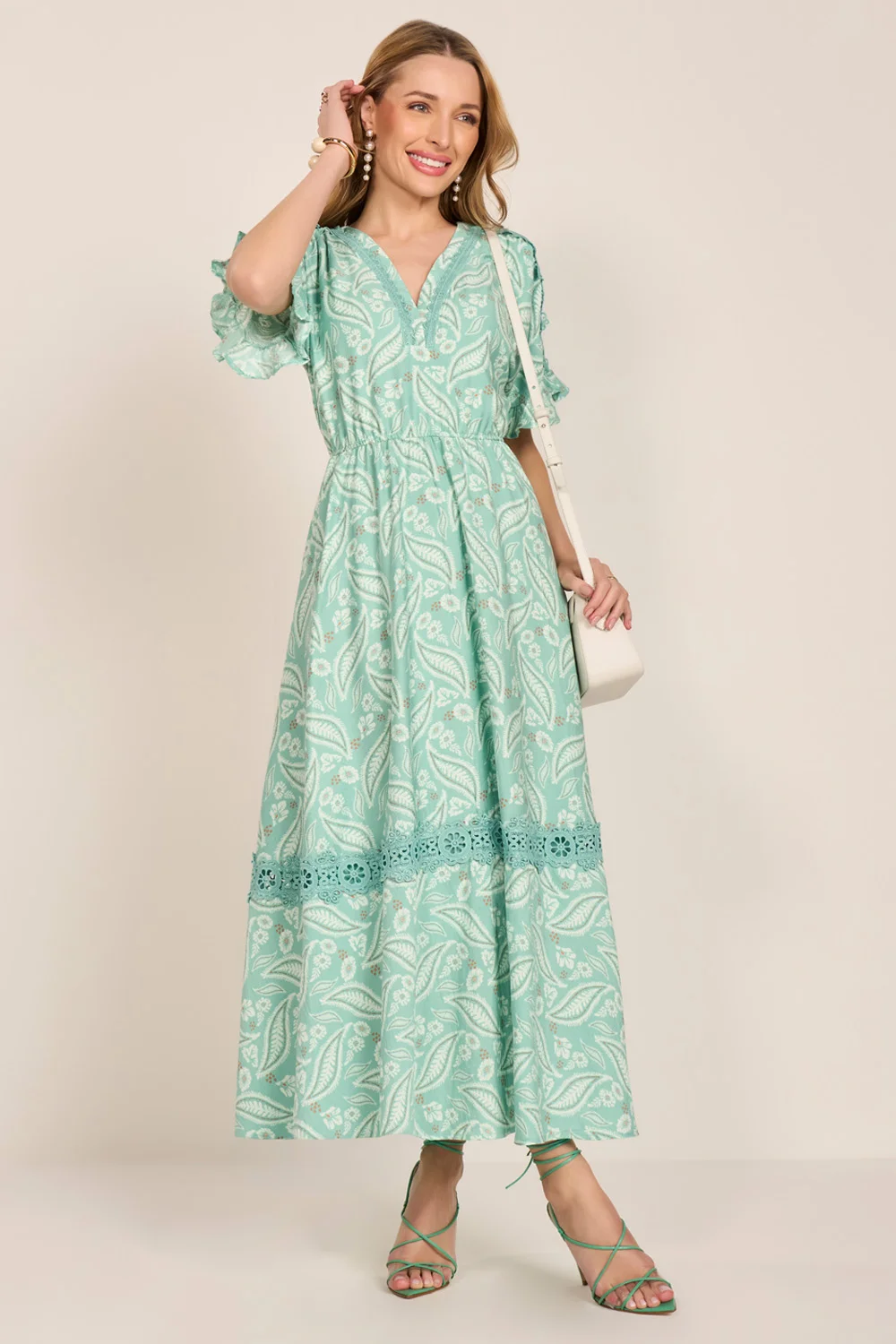 Vestido Verde Estampa De Folhagens E Guipir Vazado Godê Midi Fascinius