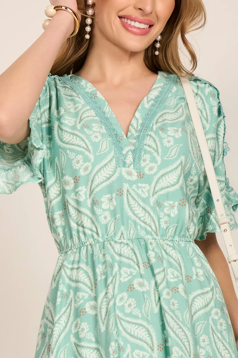 Vestido Verde Estampa De Folhagens E Guipir Vazado Godê Midi Fascinius - Imagem 3