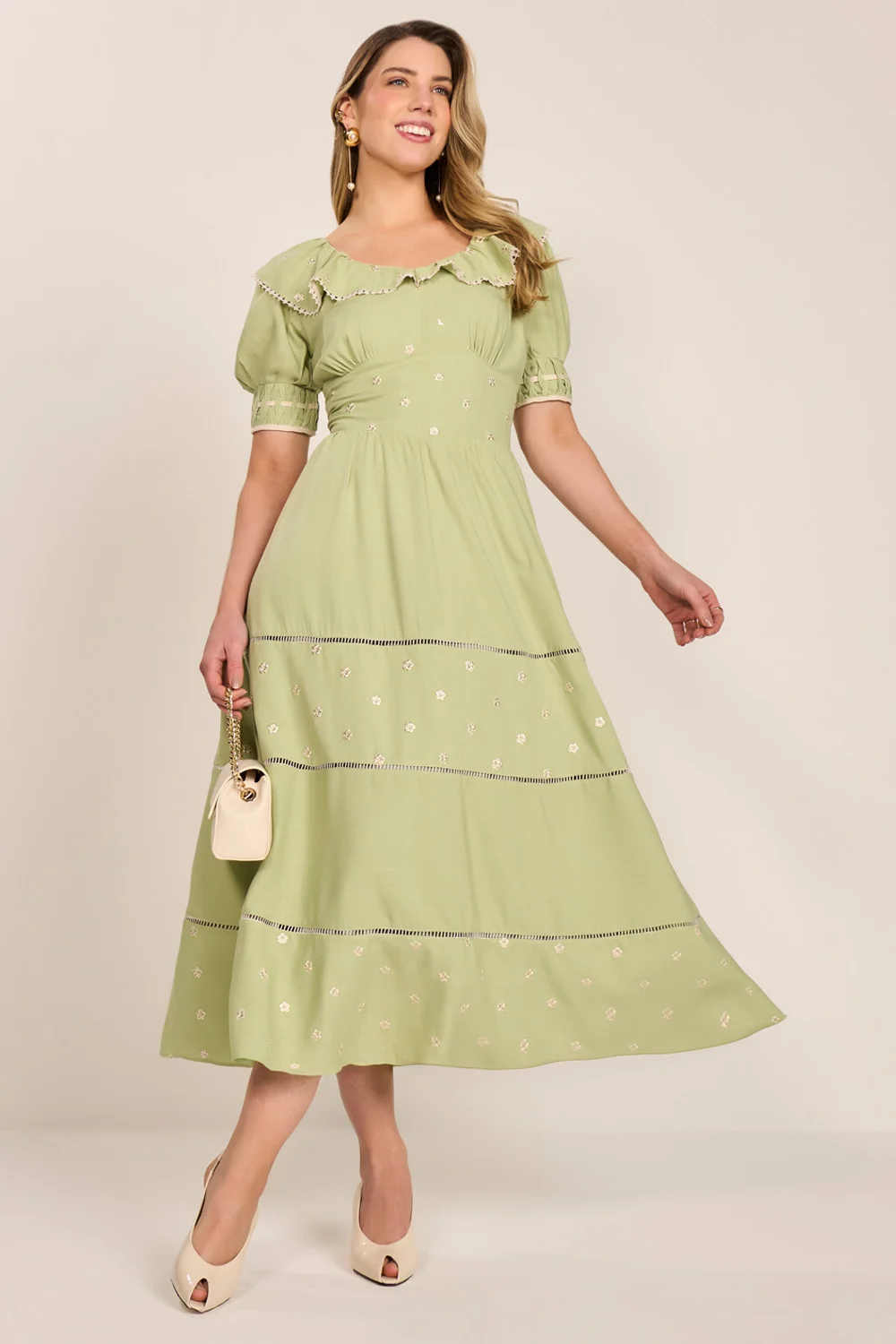 Vestido Verde Guipir E Bordados Florais Evasê Midi - Fascinius