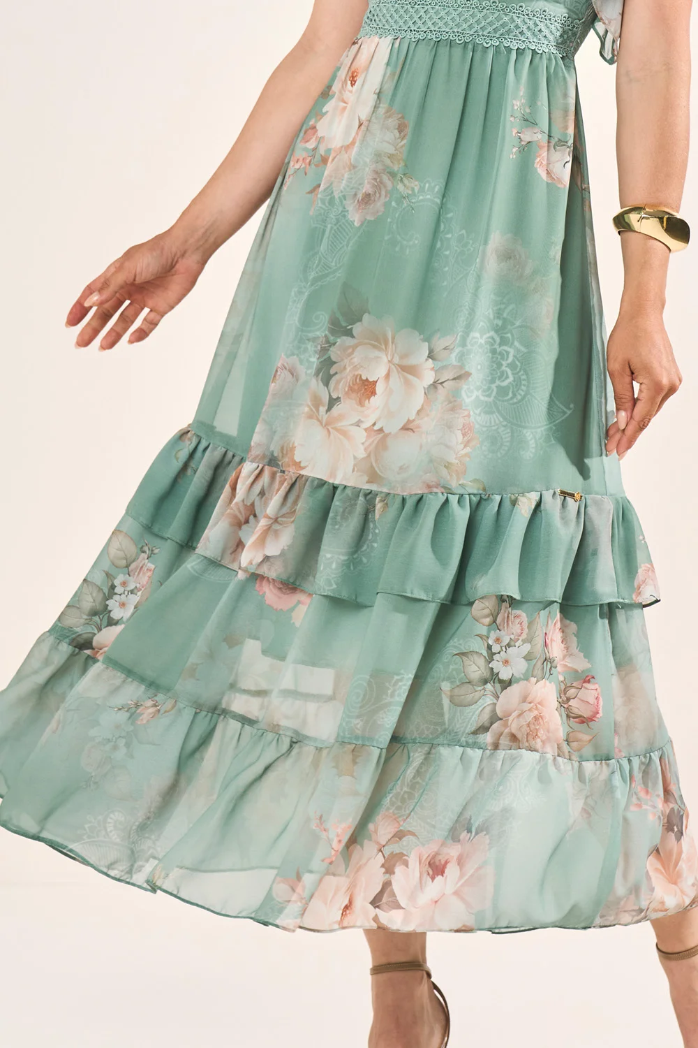 Vestido Verde Estampa Floral Exclusiva Evasê Midi - Fascinius - Imagem 4