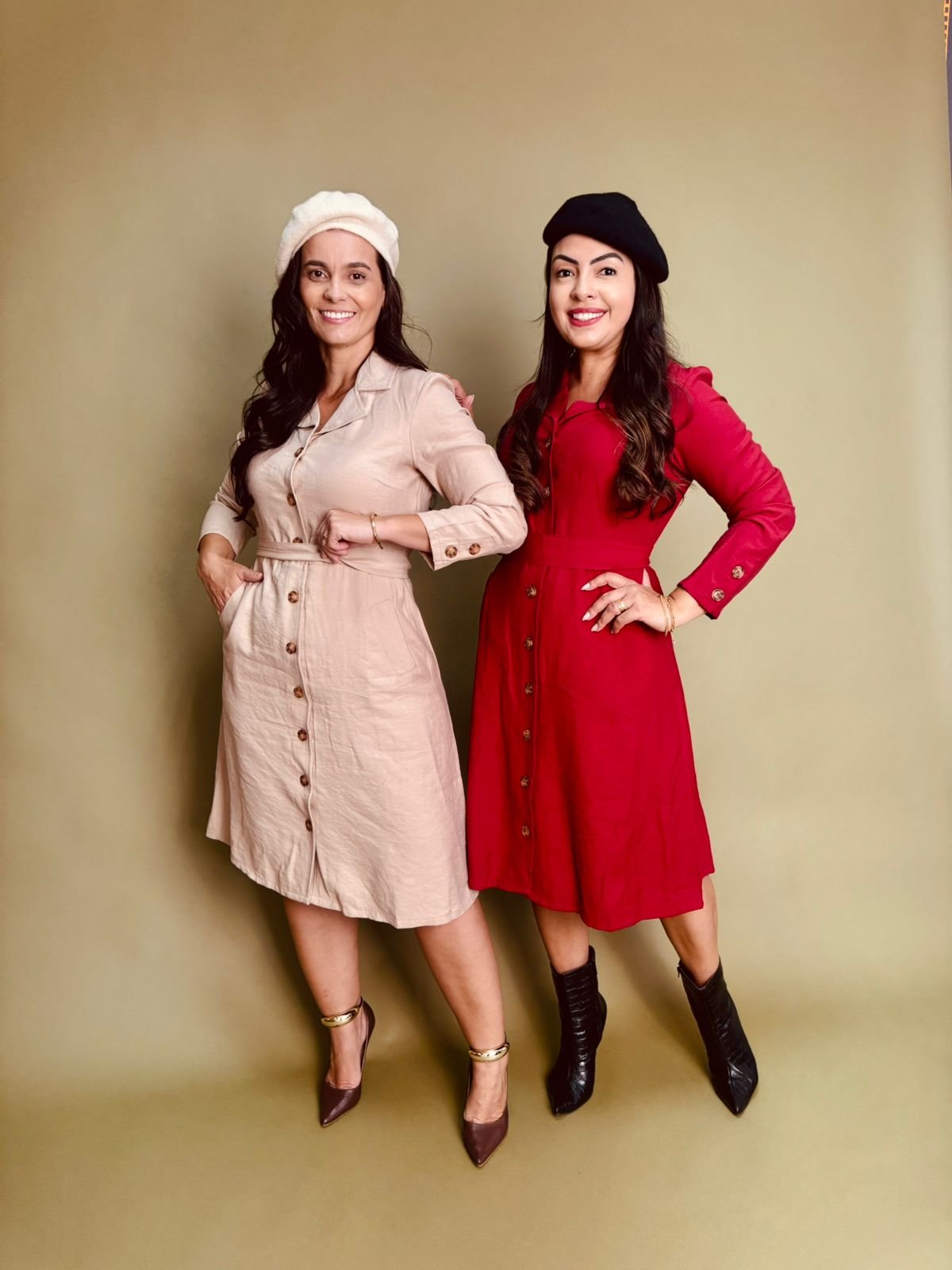 811200 VESTIDO ALFAIATARIA DE VISCOSE COM BOTÕES QUAKER - Laura Rosa