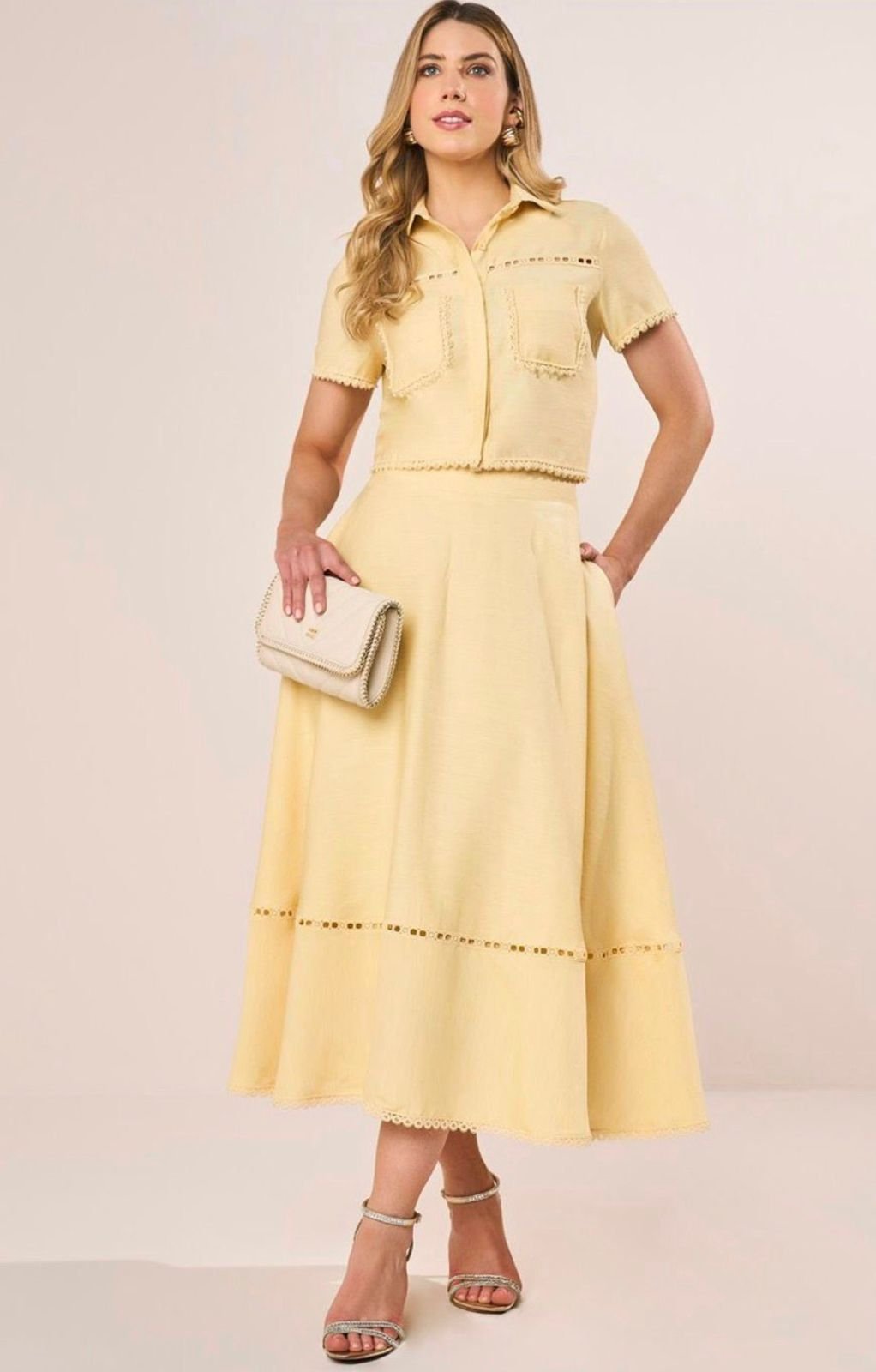 Conjunto Com Bordados Em Pérolas Godê Midi Essenza Fascinius