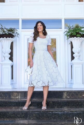 Vestido em lesie off decote redondo - Rochedo