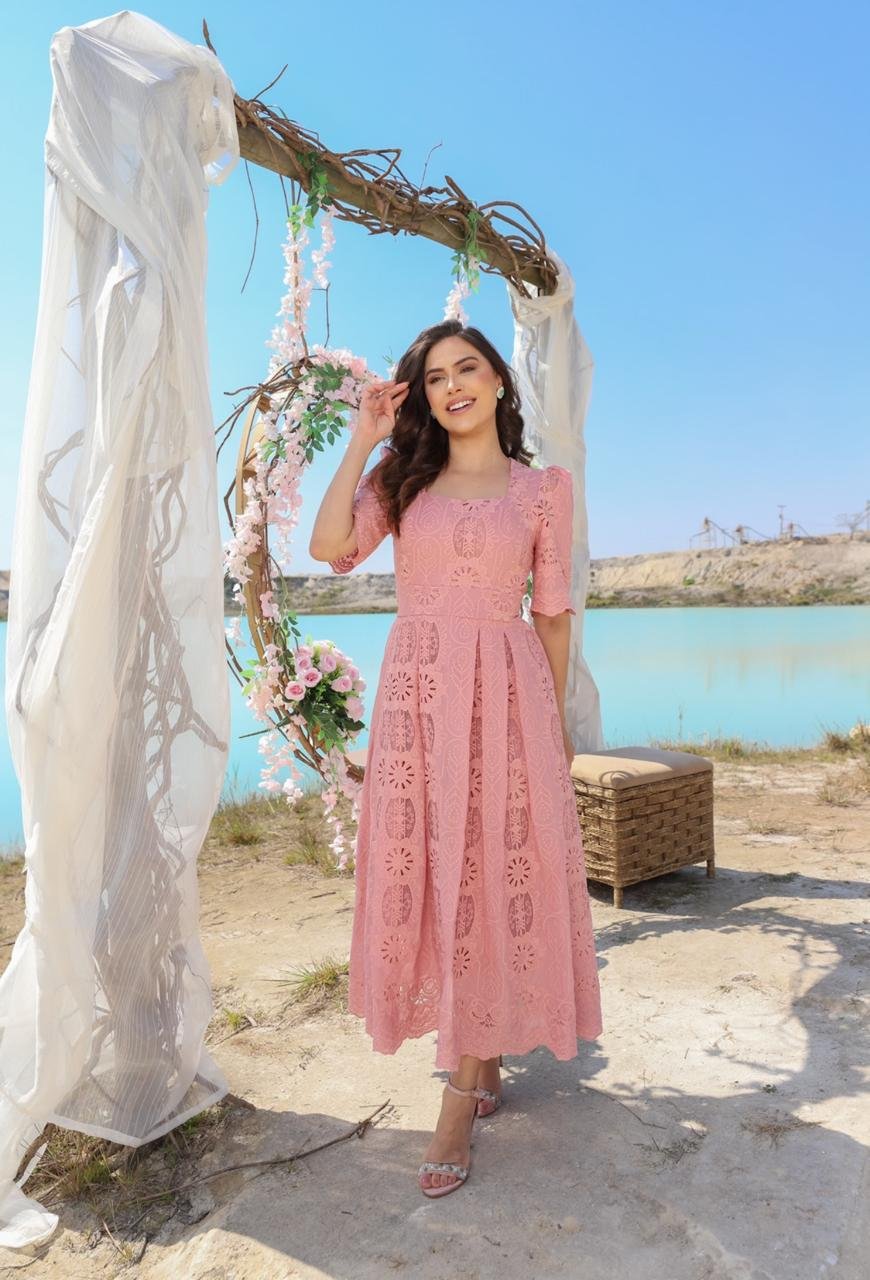 Vestido de lasie com bordados midi - Imagem 8