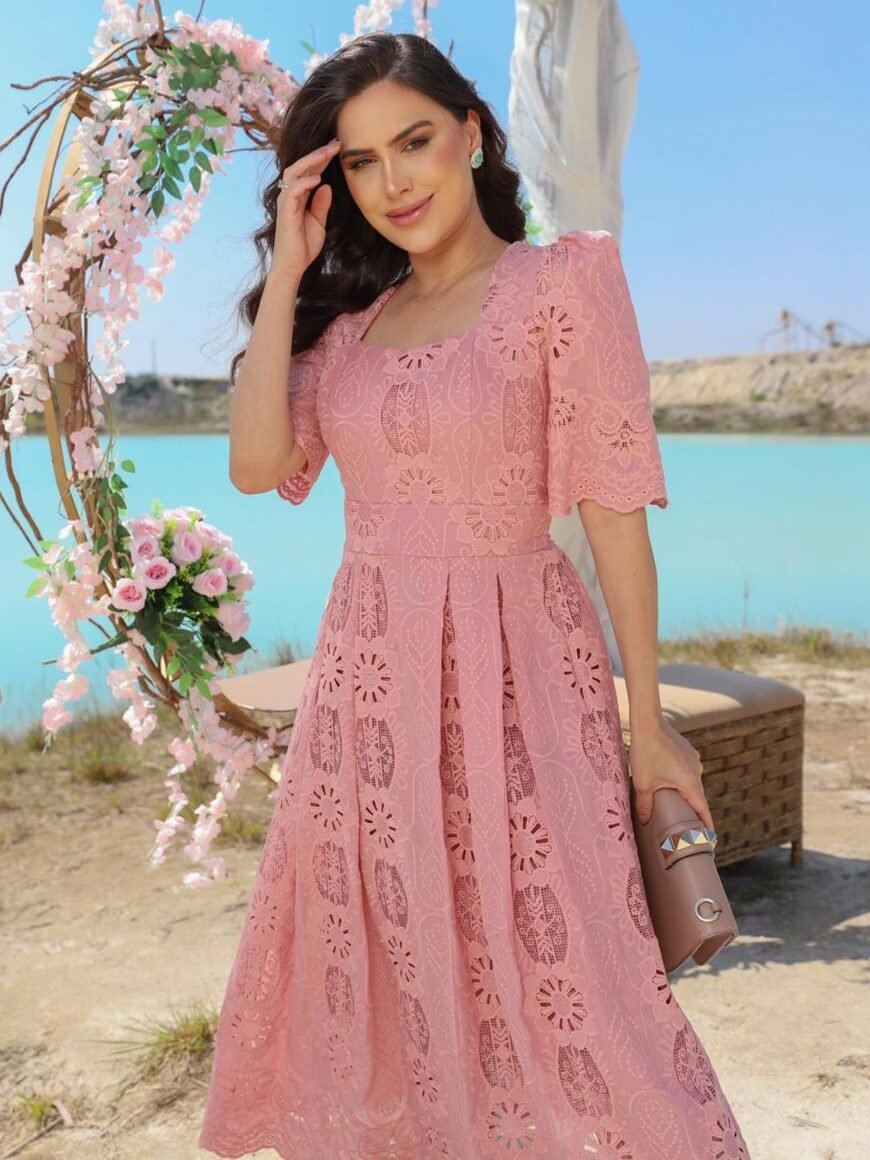 Vestido de lasie com bordados midi