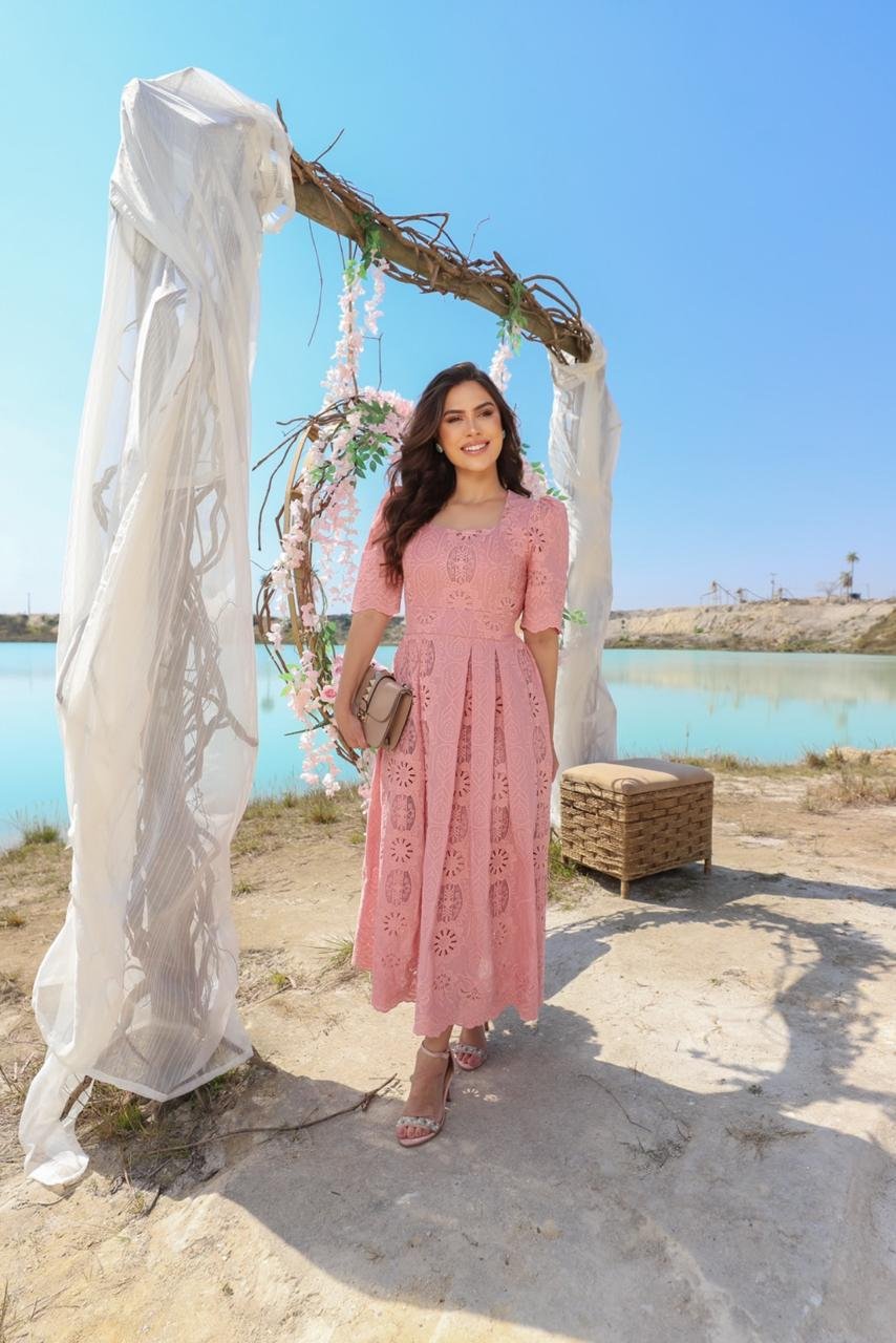 Vestido de lasie com bordados midi - Imagem 4