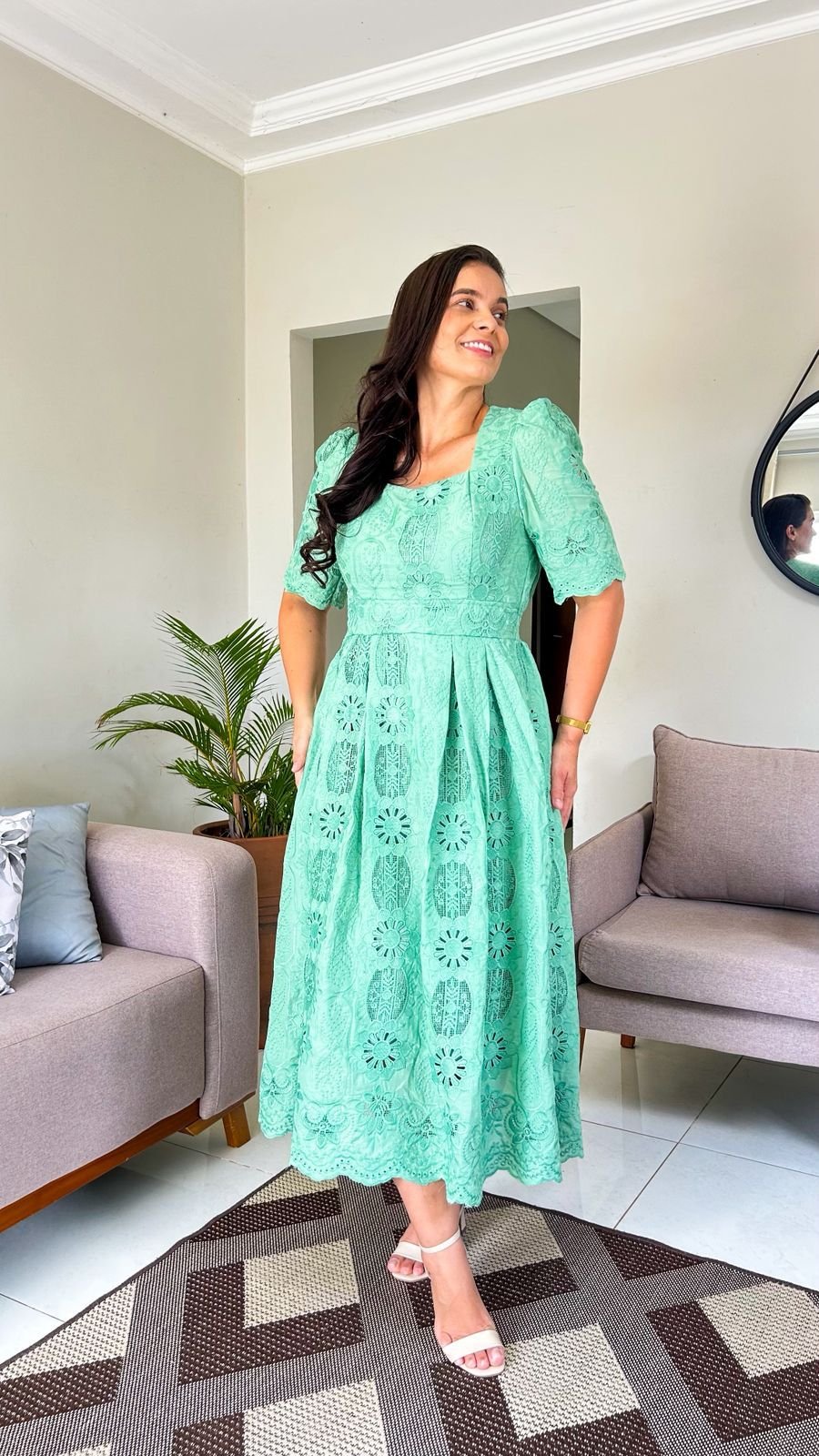 Vestido de lasie com bordados midi - Imagem 2