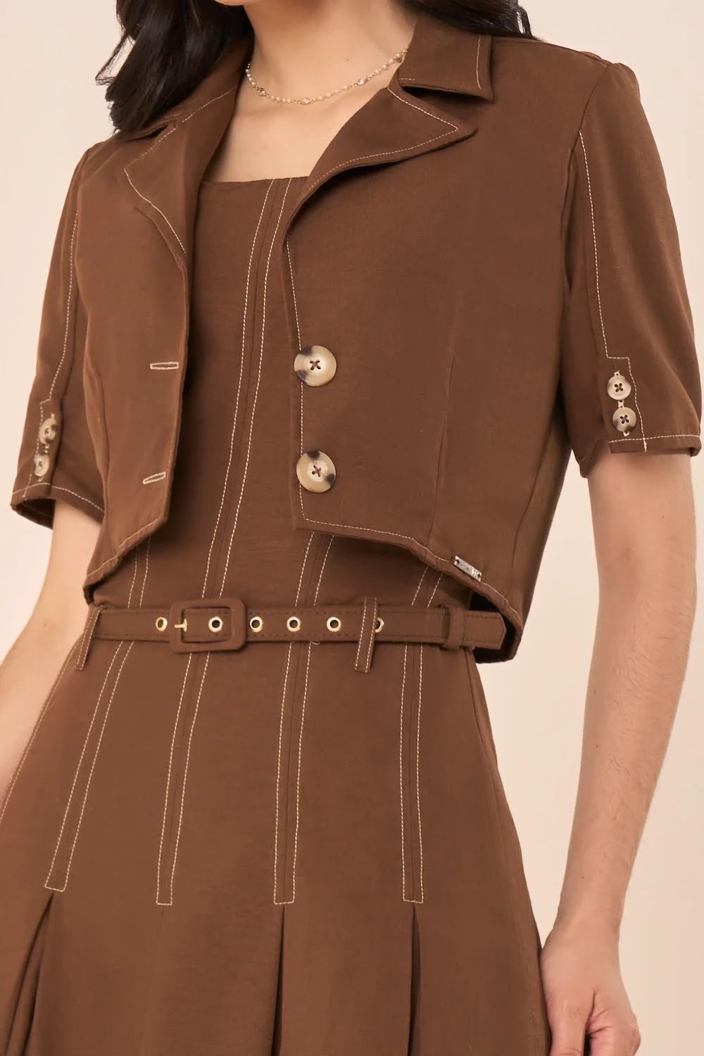 Vestido Midi Marrom de Alfaiataria com Jaqueta Cropped - Fascinius - Imagem 4