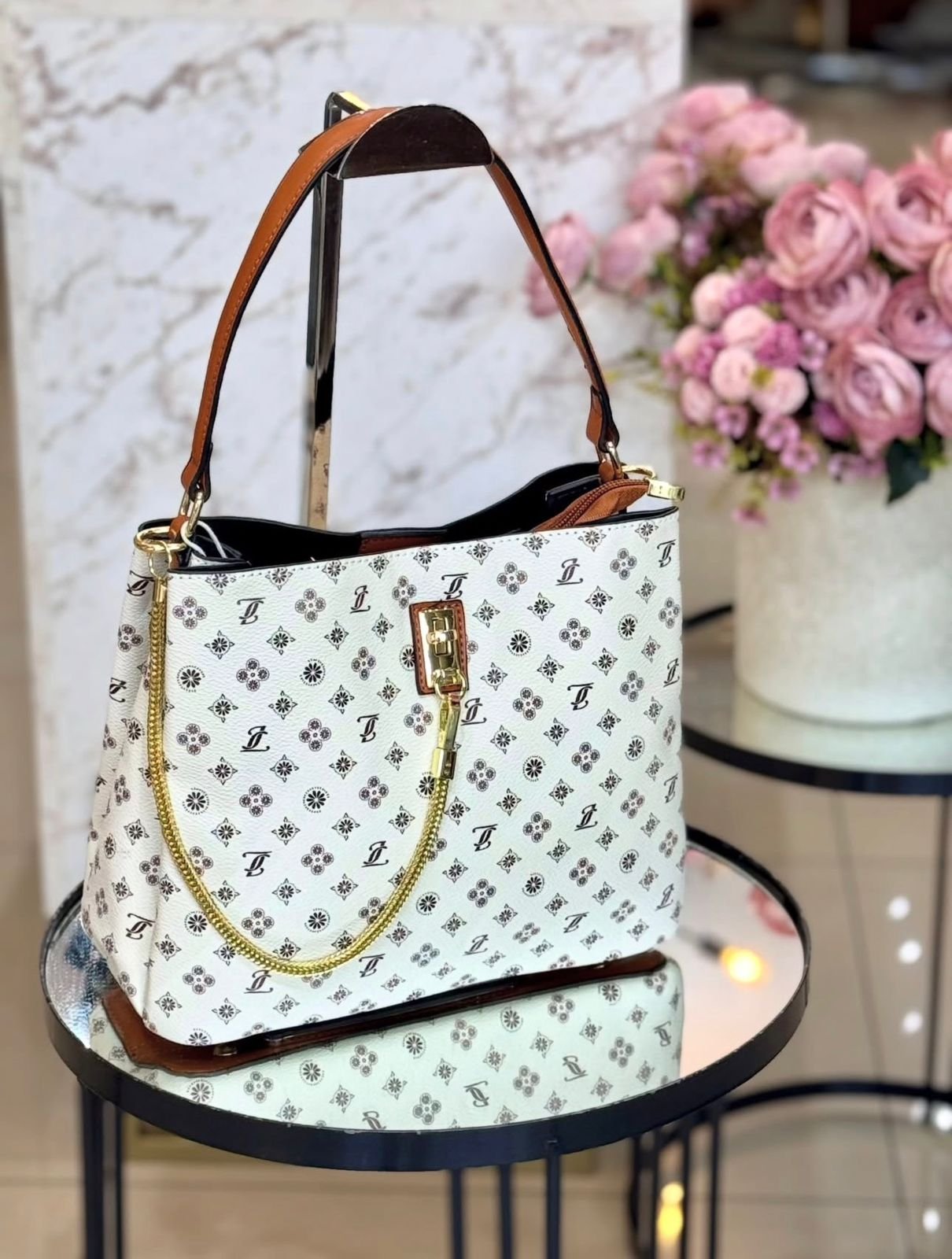 Bolsa média de couro sintético - Imagem 4