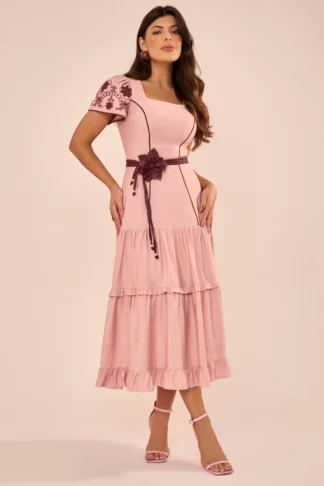 Vestido Midi Evasê em Viscose com Aplicação Floral em Couro Rosa - Fascinius