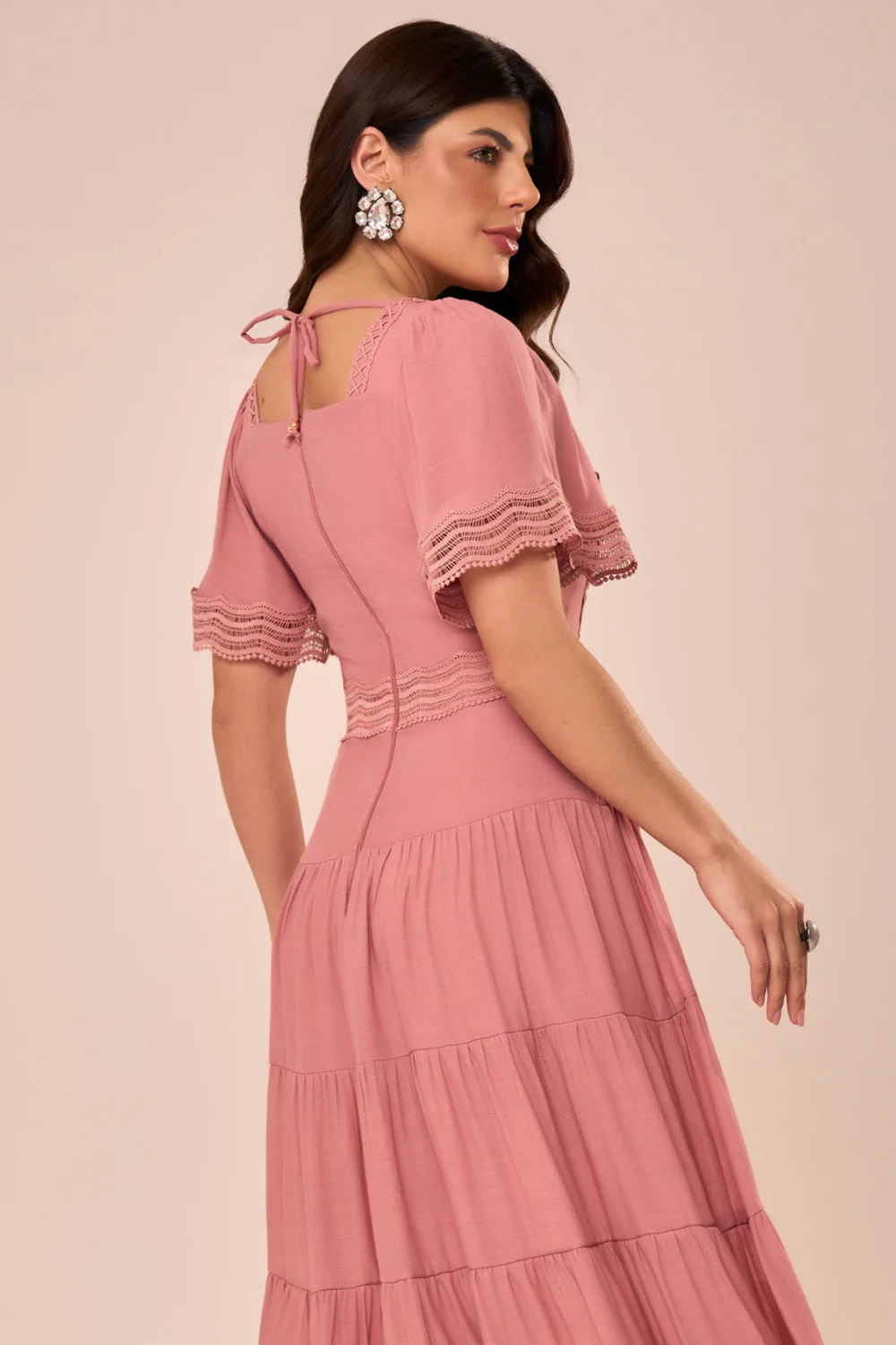 Vestido Midi Evasê com Guipir e Recortes em Marias Rosa - Fascinius - Imagem 4