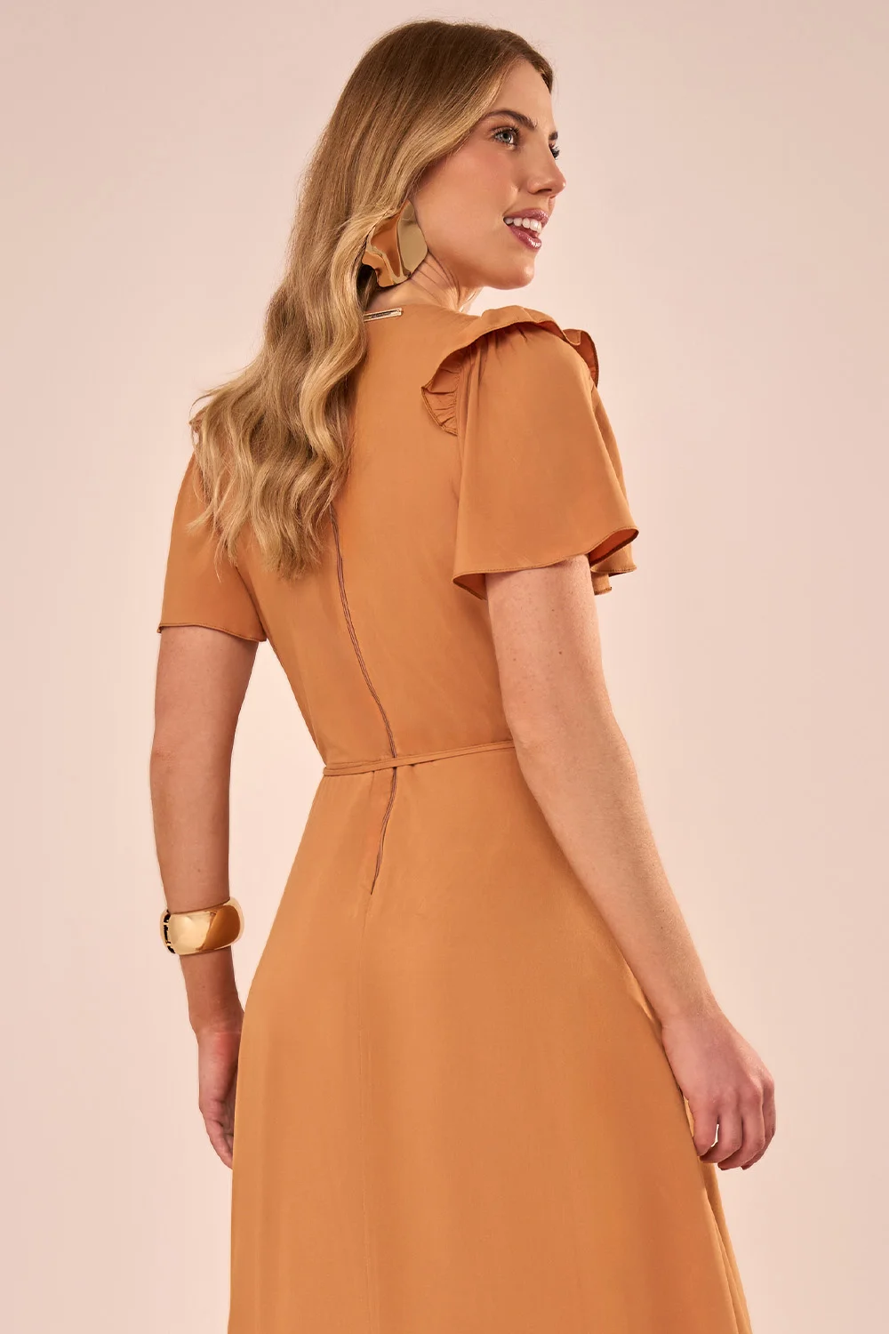 Vestido Midi Evasê com Richelieu Floral e Cinto Roletê Caramelo - Fascinius - Imagem 2