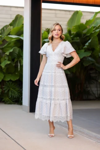 Vestido Adriana Mídi Feminino em Poá com Decote em V e Detalhes em Renda Chantilly - Doce Maria